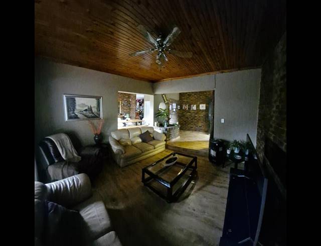 3 BEDROOM HOUSE FOR SALE IN DALPARK EXT 1